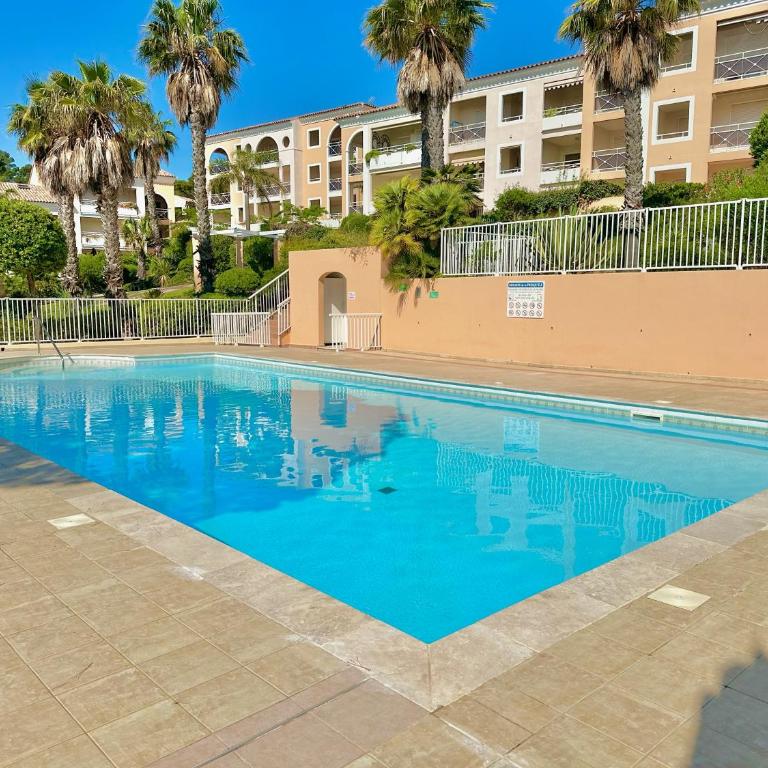 T3 avec terrasse, parking & piscine - Proche plages et randos - Le Mérou - Appartamento con 2 Camere da Letto - 2