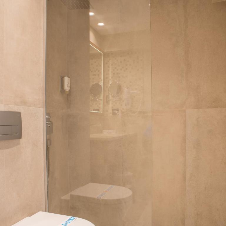 Emilia Lux Rooms - Deluks Dvokrevetna Soba sa Bračnim Krevetom i Balkonom - 1