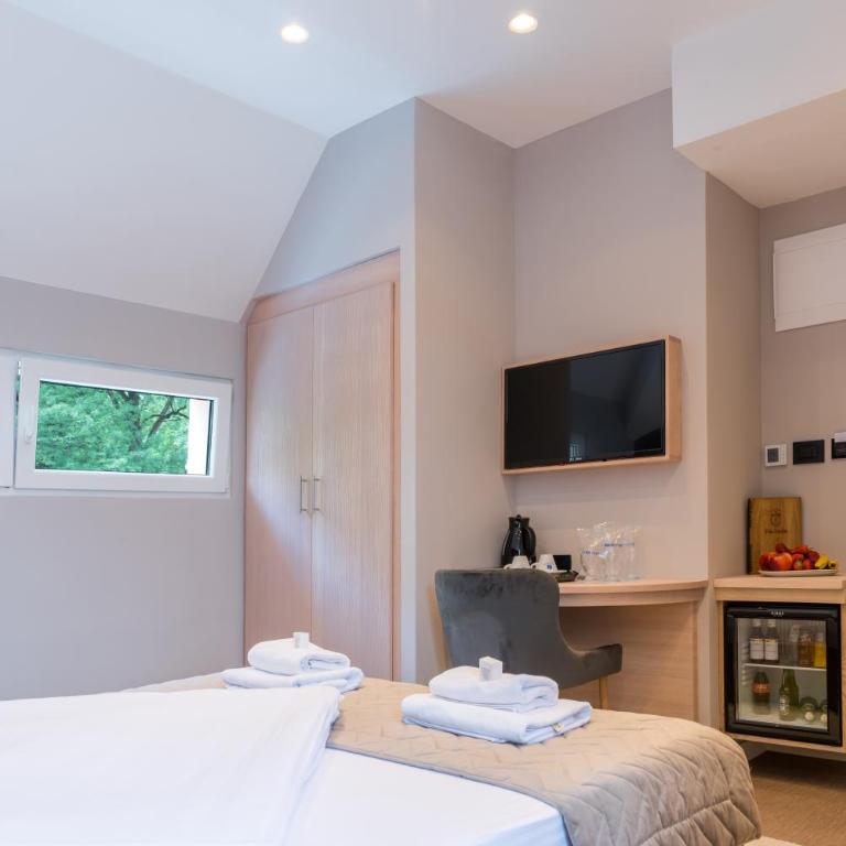 Emilia Lux Rooms - Deluks Dvokrevetna Soba sa Bračnim Krevetom i Balkonom - 3