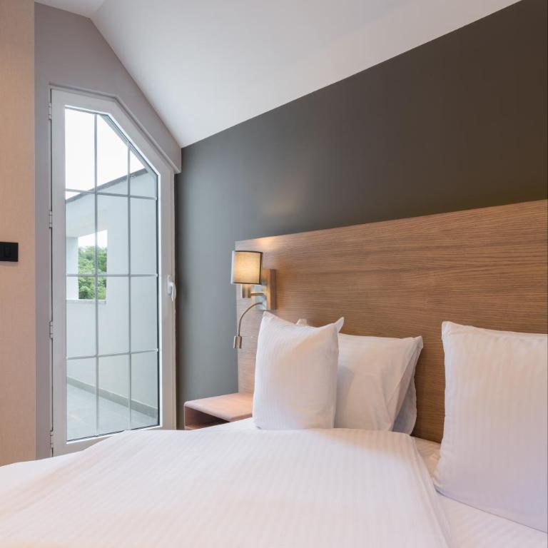 Emilia Lux Rooms - Deluks Dvokrevetna Soba sa Bračnim Krevetom i Balkonom - 8