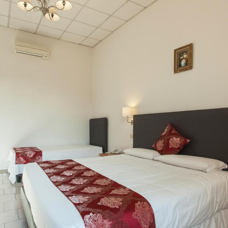 Hotel St. James - Standard Quadruple Room - 1