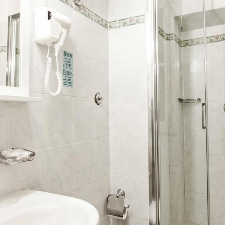 Hotel St. James - Standard Quadruple Room - 4