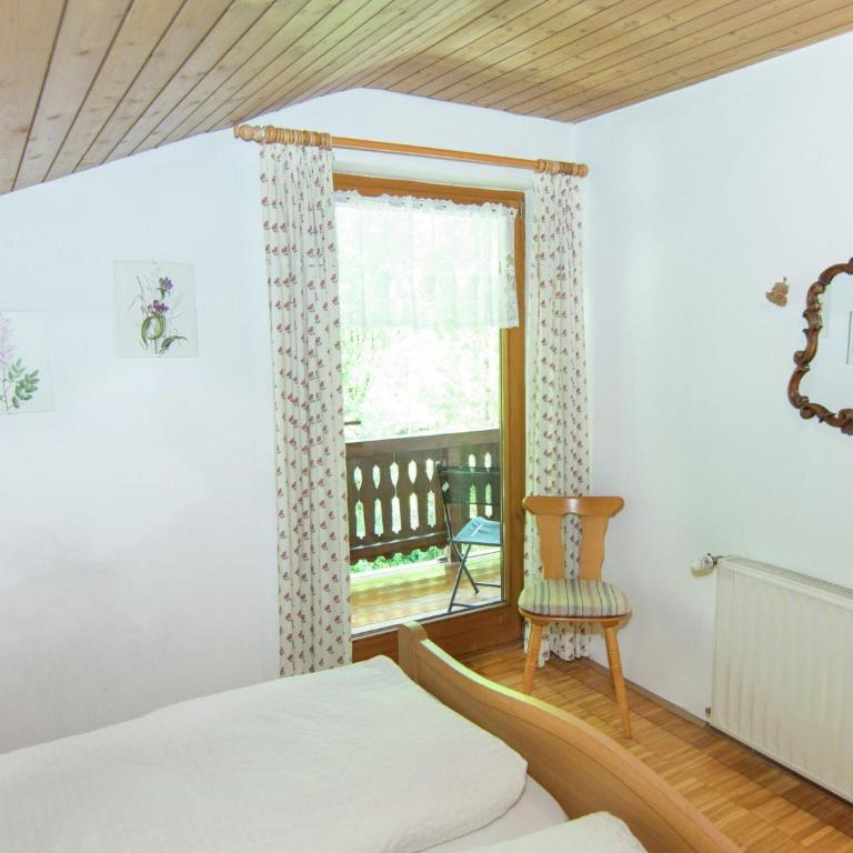 Ferienwohnung in den Ruhpoldinger Bergen - Two-Bedroom Apartment - 11