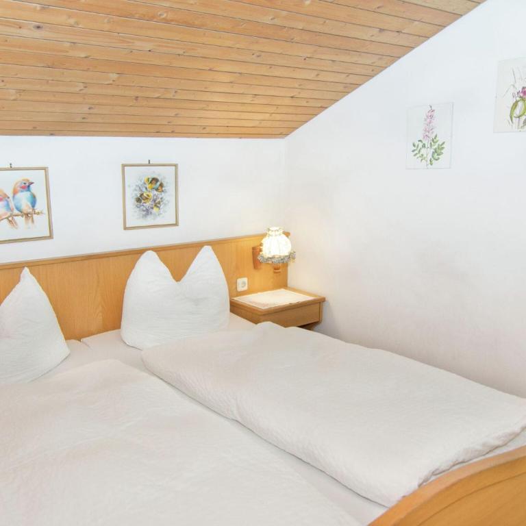 Ferienwohnung in den Ruhpoldinger Bergen - Two-Bedroom Apartment - 10
