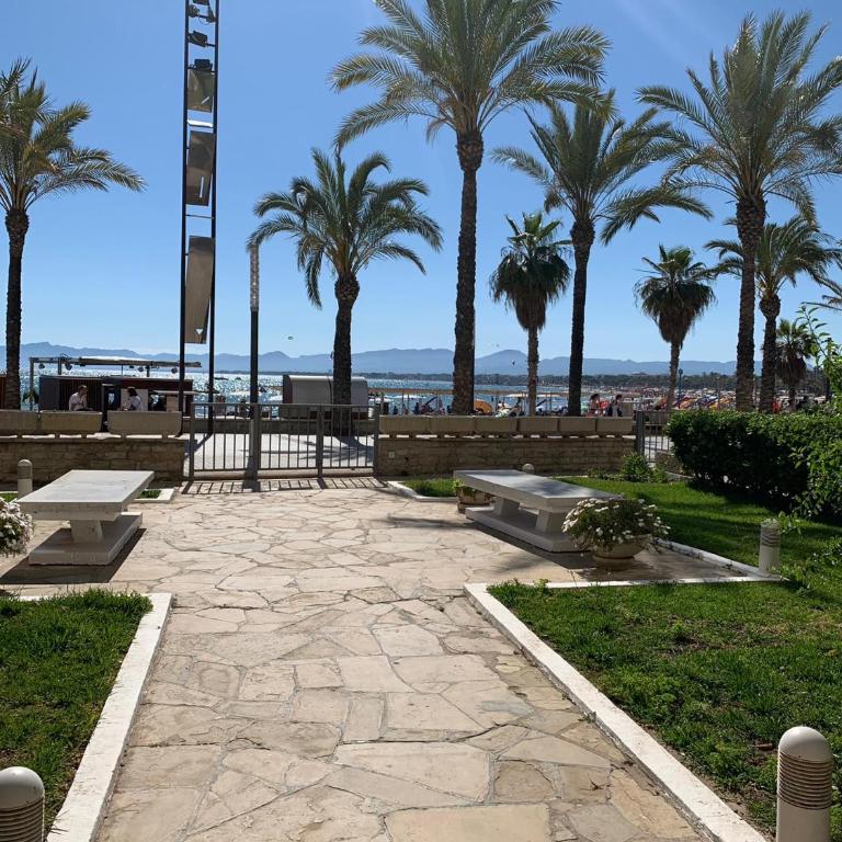 Beachfront Salou apartment with sea view - Apartamento de 3 dormitorios - 1