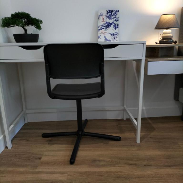 Studio terrasse, intra-muros, climatisé avec Wifi - Apartment mit 1 Schlafzimmer - 18