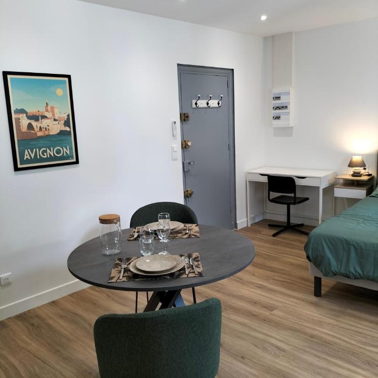 Studio terrasse, intra-muros, climatisé avec Wifi - Apartment mit 1 Schlafzimmer - 7