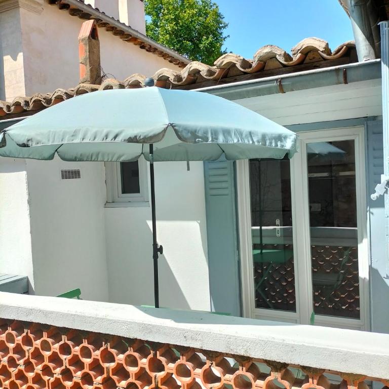 Studio terrasse, intra-muros, climatisé avec Wifi - Apartment mit 1 Schlafzimmer - 21