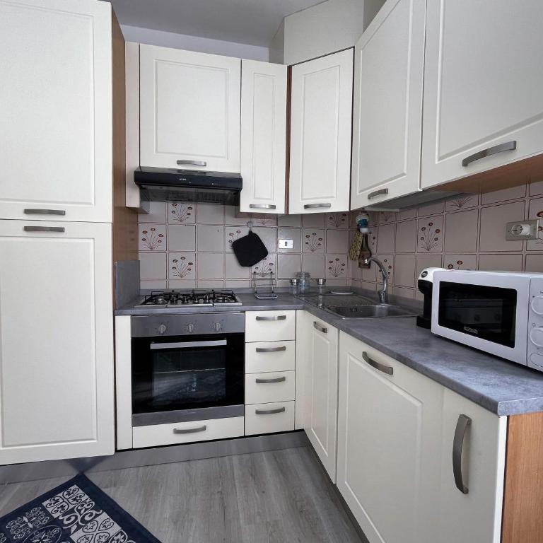 Stefano's Guests House: 2 bedrooms & parking in Viareggio - Appartamento con 2 Camere da Letto - 4