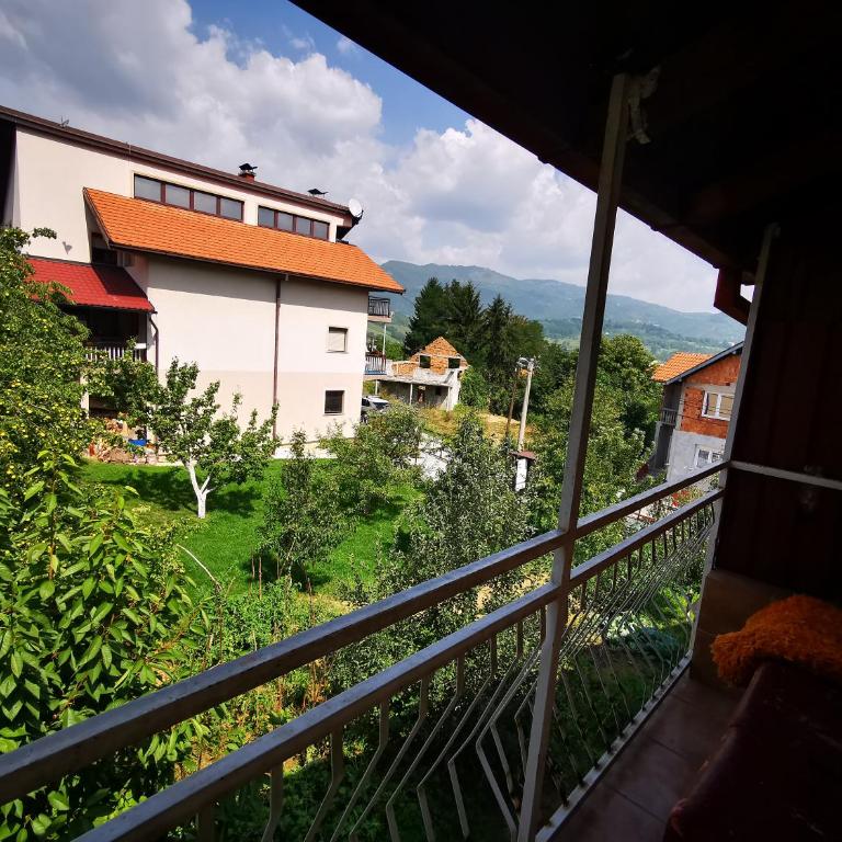 White Apartments - Free Parking, Wi-Fi & Garden - Studio Apartment with Balcony - 6