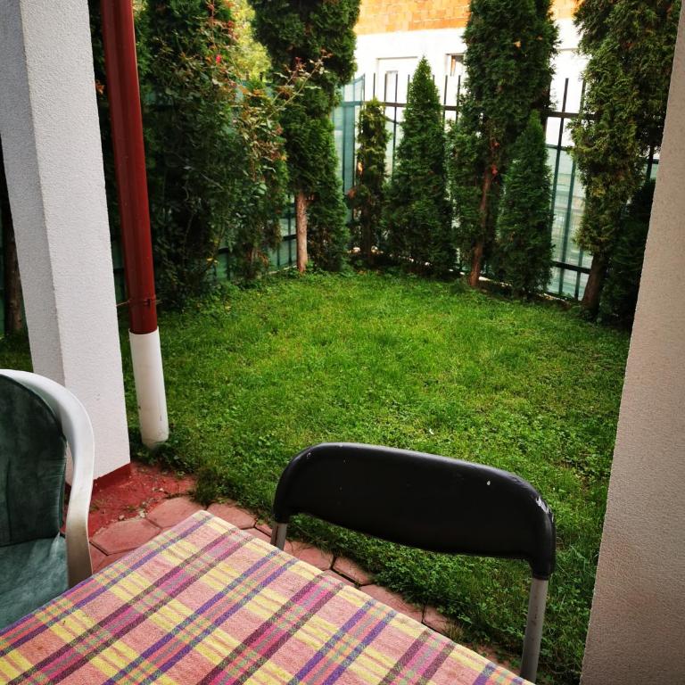 White Apartments - Free Parking, Wi-Fi & Garden - Studio Apartment with Balcony - 8