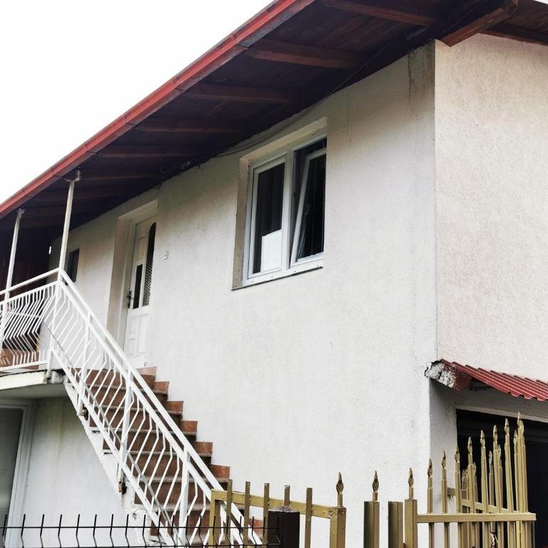 White Apartments - Free Parking, Wi-Fi & Garden - Studio Apartment with Balcony - 5