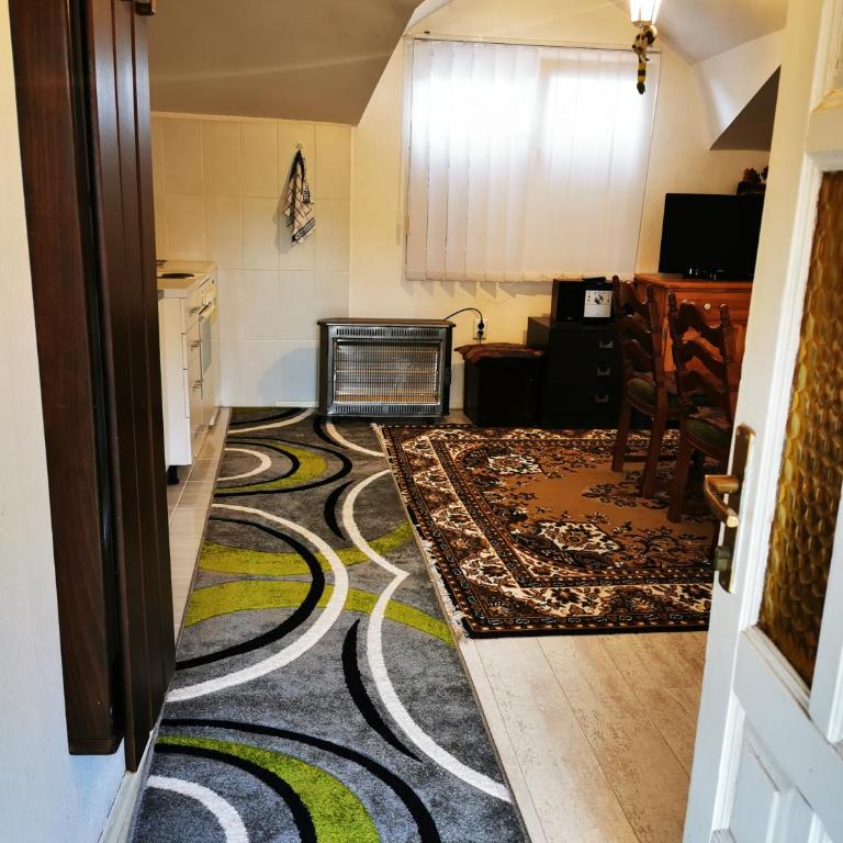 White Apartments - Free Parking, Wi-Fi & Garden - Studio Apartment with Balcony - 12