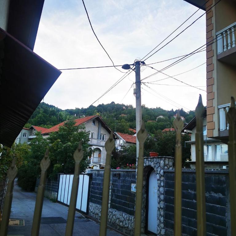 White Apartments - Free Parking, Wi-Fi & Garden - Studio Apartment with Balcony - 13