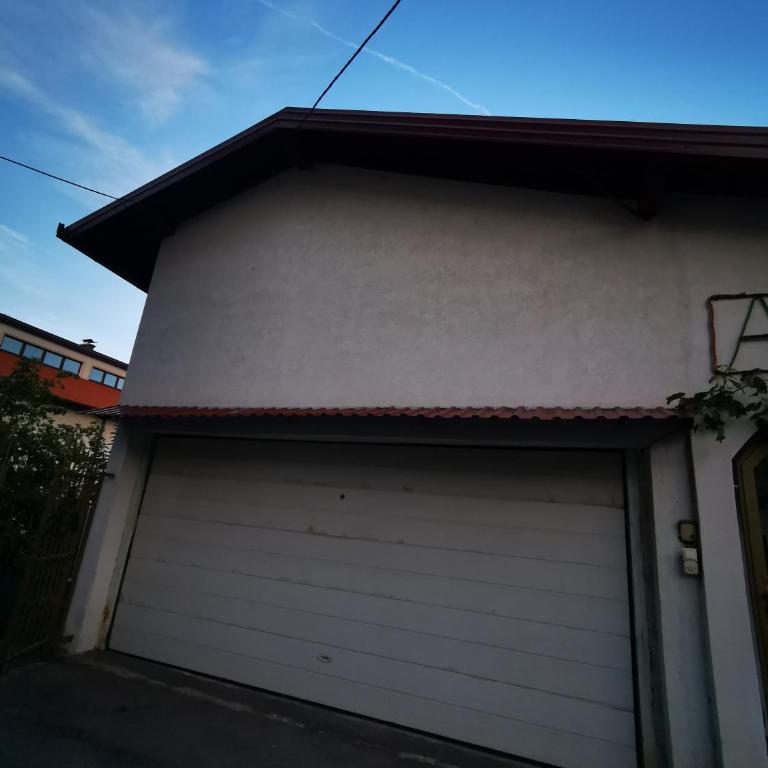 White Apartments - Free Parking, Wi-Fi & Garden - Studio Apartment with Balcony - 16