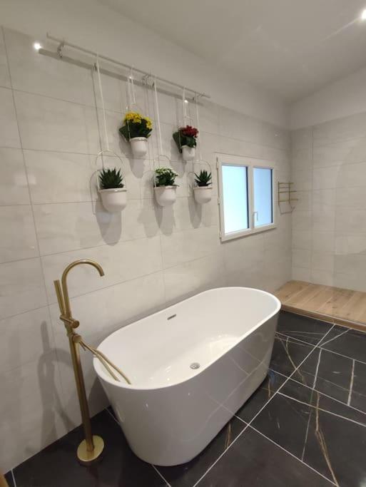 TheSecret 8 couchages, Sanctuaires et gare 5mn Climatisé , salle de sport terasse - Appartement 2 Chambres - 12