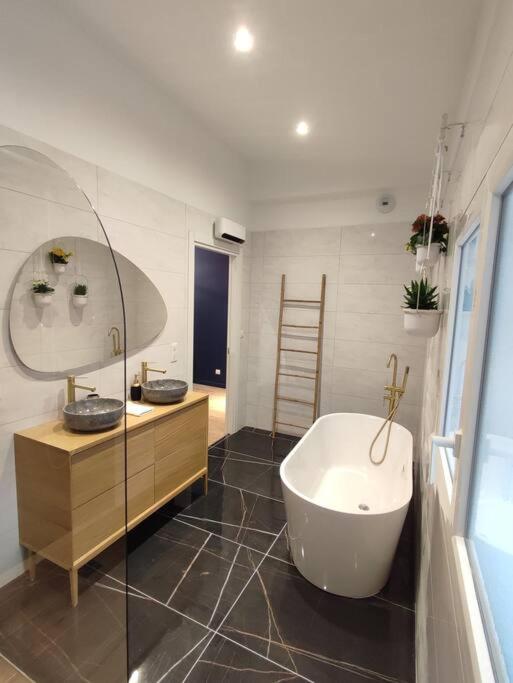 TheSecret 8 couchages, Sanctuaires et gare 5mn Climatisé , salle de sport terasse - Appartement 2 Chambres - 11