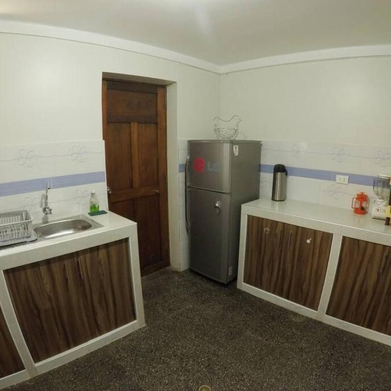 Centric & cozy apartment with Garage - Three-Bedroom Apartment - 9