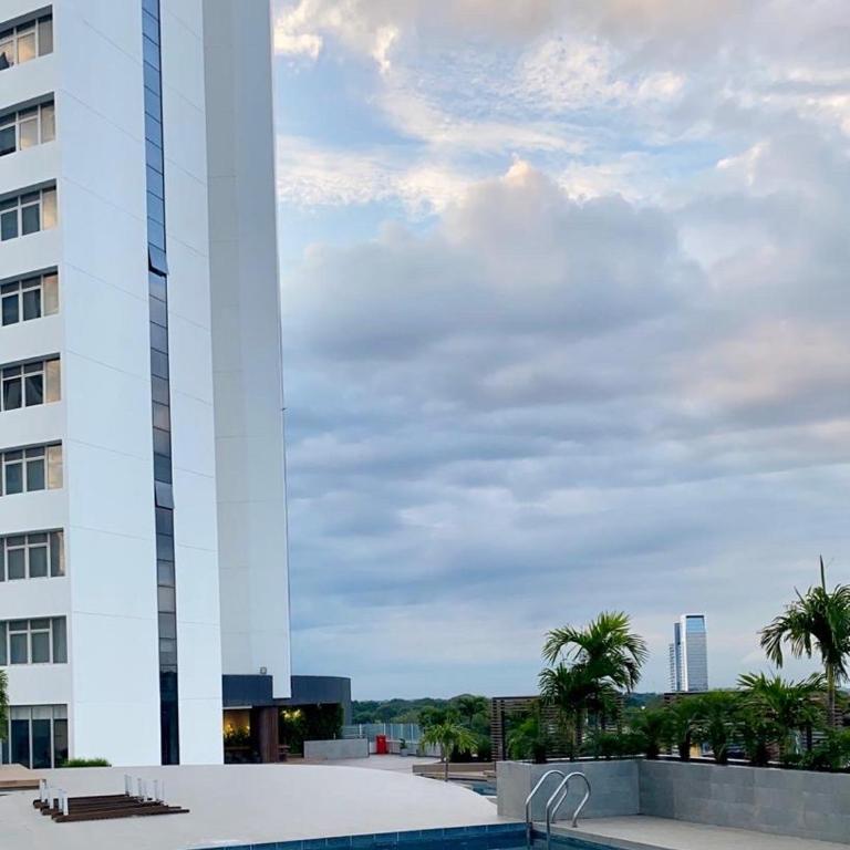 Platinum II Equipetrol frente Ventura Mall Super Lujo Hermosas Vistas - Apartamento de 1 dormitorio - 10