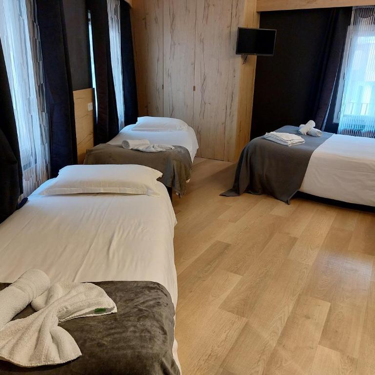 Hotel Mirtil - Habitación Cuádruple Superior - 2