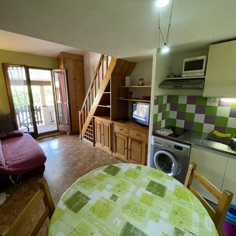 Charmant pavillon 2 pièces + mezzanine, 5 couchages, proche plage, terrasse, parking, animaux admis - FR-1-106-93 - Villa - 2