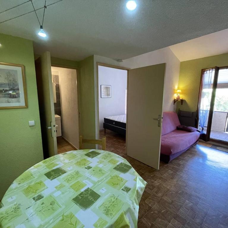 Charmant pavillon 2 pièces + mezzanine, 5 couchages, proche plage, terrasse, parking, animaux admis - FR-1-106-93 - Villa - 6