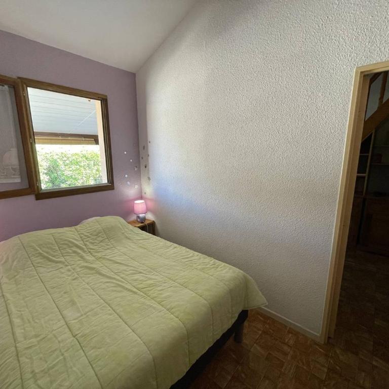 Charmant pavillon 2 pièces + mezzanine, 5 couchages, proche plage, terrasse, parking, animaux admis - FR-1-106-93 - Villa - 9