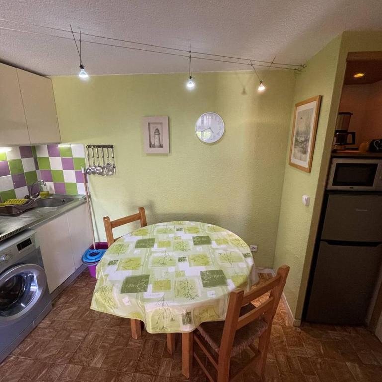 Charmant pavillon 2 pièces + mezzanine, 5 couchages, proche plage, terrasse, parking, animaux admis - FR-1-106-93 - Villa - 13