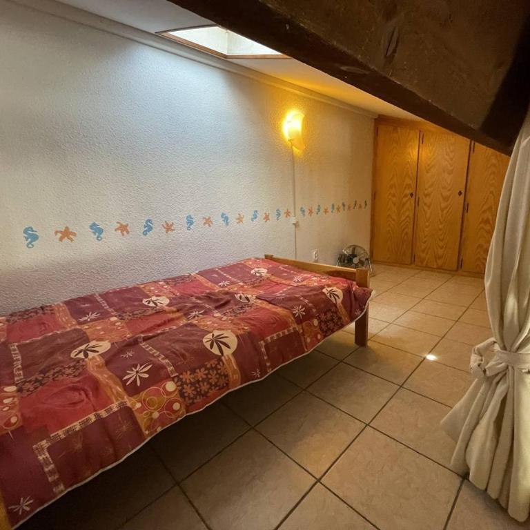 Charmant pavillon 2 pièces + mezzanine, 5 couchages, proche plage, terrasse, parking, animaux admis - FR-1-106-93 - Villa - 14