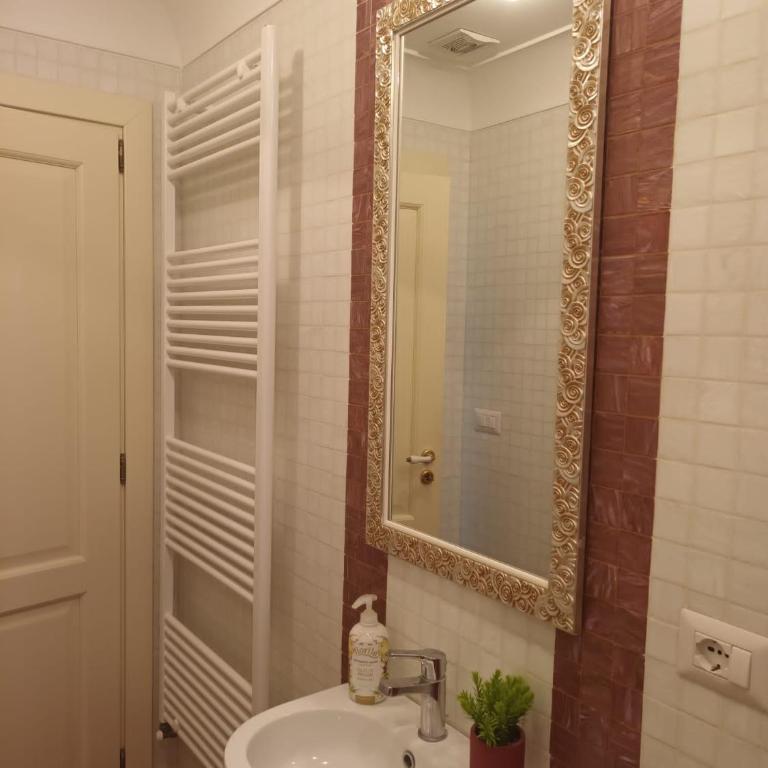 B&B Ai Due Santi - Camera Matrimoniale con Bagno Privato - 21