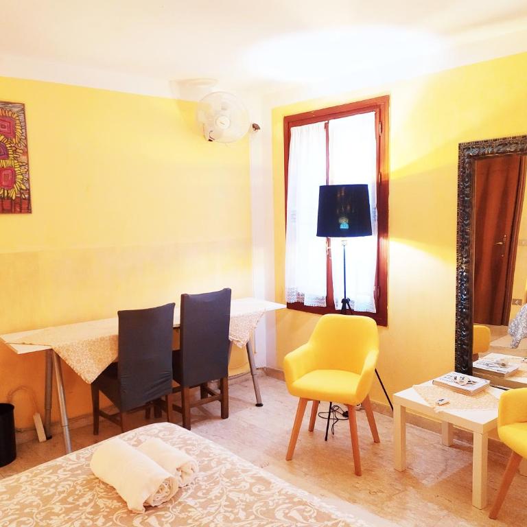 Zen Accommodations Rialto - Camera Matrimoniale con Bagno in Comune - 5