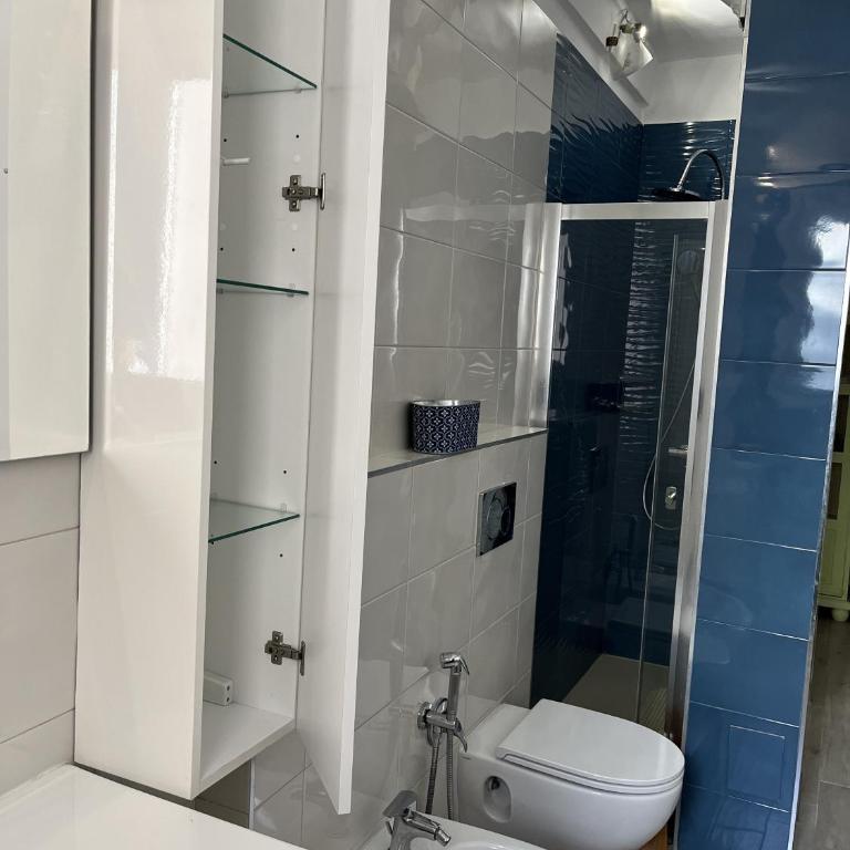 Grand F2 60mq centre Antibes, proche plages, commerces, 2 balcons, parking, train, bus, deco vintage, pet friendly - Appartement avec Balcon - 48