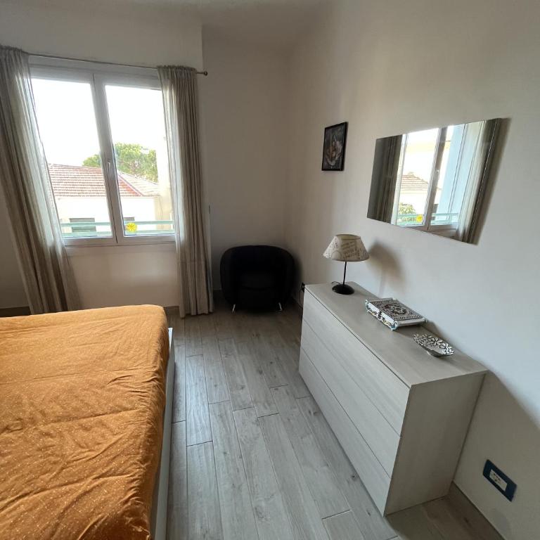 Grand F2 60mq centre Antibes, proche plages, commerces, 2 balcons, parking, train, bus, deco vintage, pet friendly - Appartement avec Balcon - 8