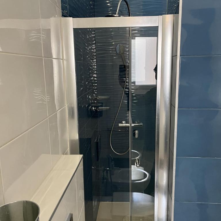 Grand F2 60mq centre Antibes, proche plages, commerces, 2 balcons, parking, train, bus, deco vintage, pet friendly - Appartement avec Balcon - 35