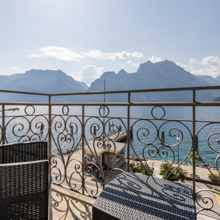 Windsurfer's Suite - Garda Lake View - One-Bedroom Apartment with Balcony - 9