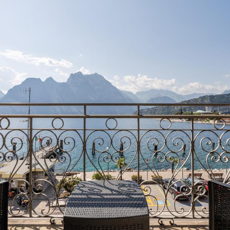 Windsurfer's Suite - Garda Lake View - One-Bedroom Apartment with Balcony - 10