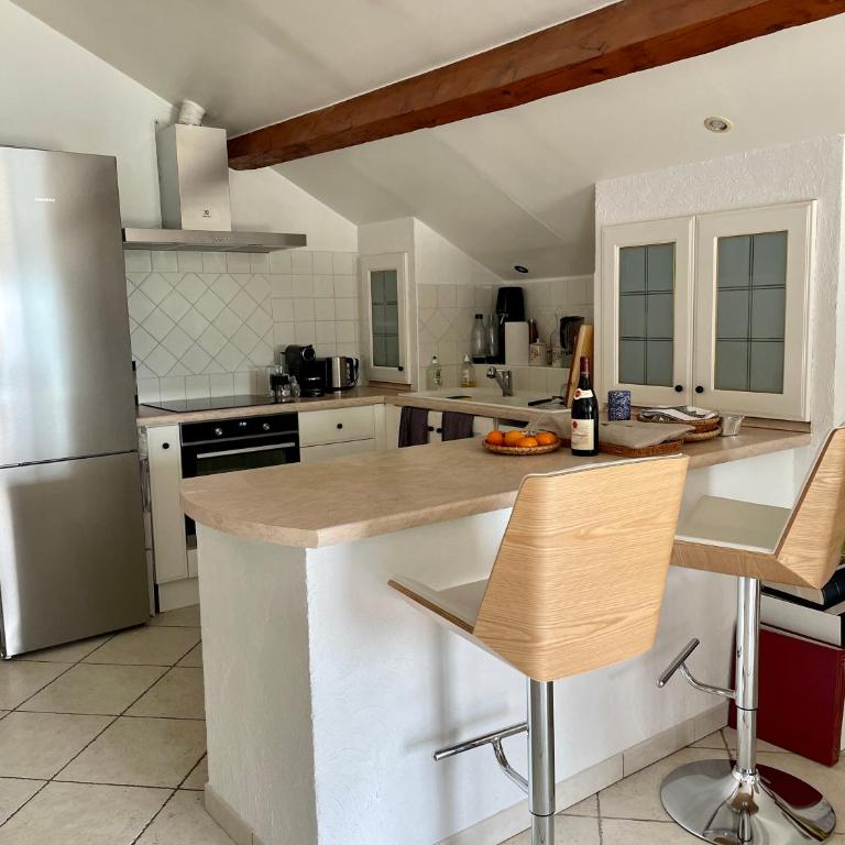 Bandol : Très bel Appartement Avec Grande Terrasse et vue Exceptionnelle sur mer - Appartement 2 Chambres - 11