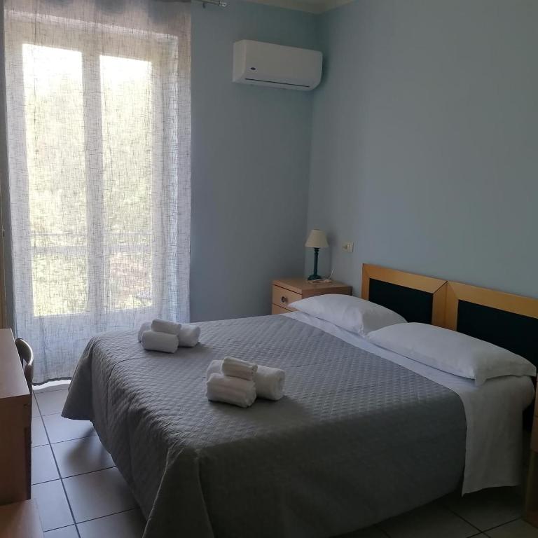 Hotel Villa Benvenuti - Camera Matrimoniale/Doppia con Letti Singoli con Vista Mare Parziale - 2