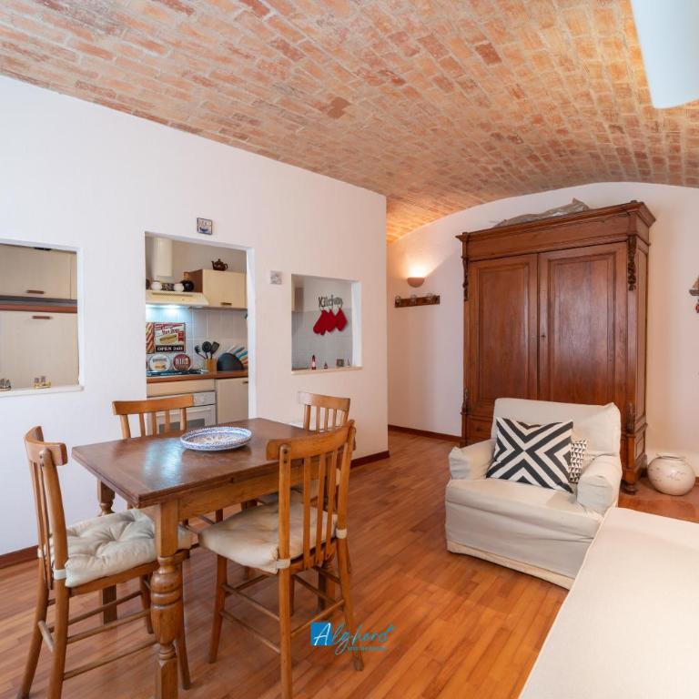 Tiny House - One-Bedroom Apartment - 4