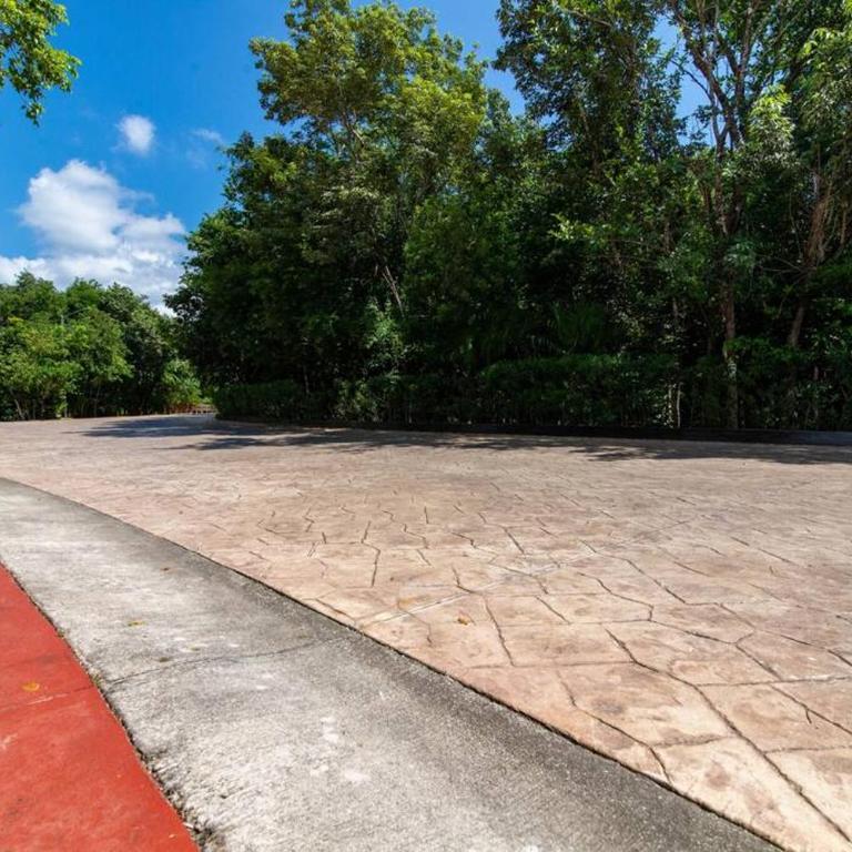 Beautiful 4BR, Up to 8 Guests, Private Pool, 10 min to Beach - Four-Bedroom House - 9