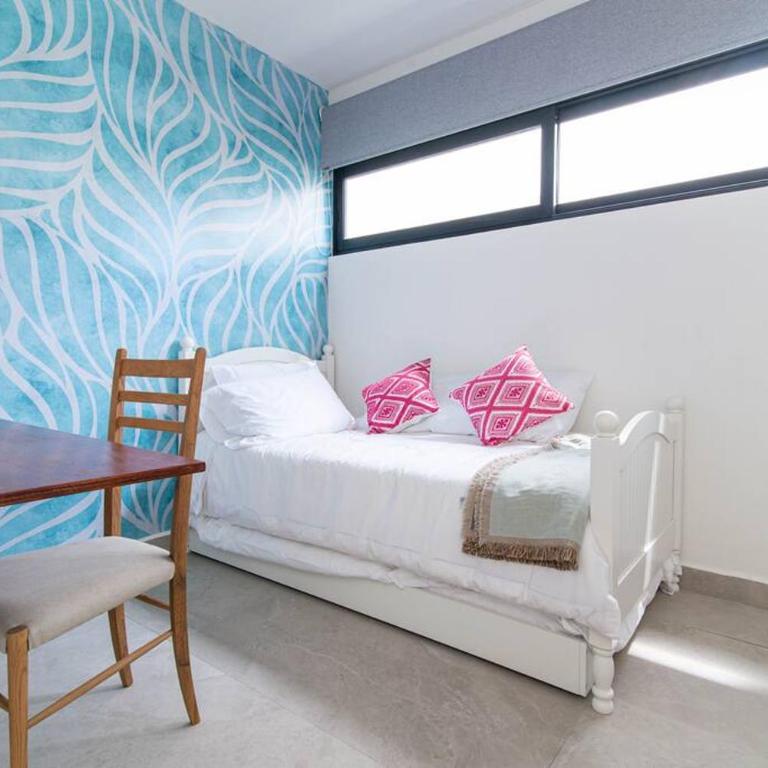 Beautiful 4BR, Up to 8 Guests, Private Pool, 10 min to Beach - Four-Bedroom House - 17