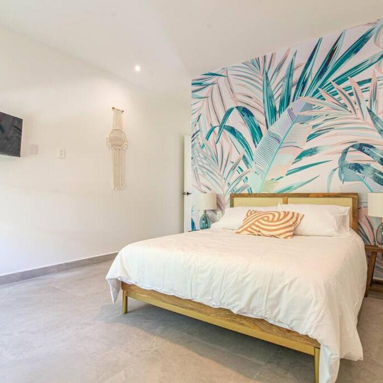 Beautiful 4BR, Up to 8 Guests, Private Pool, 10 min to Beach - Four-Bedroom House - 22