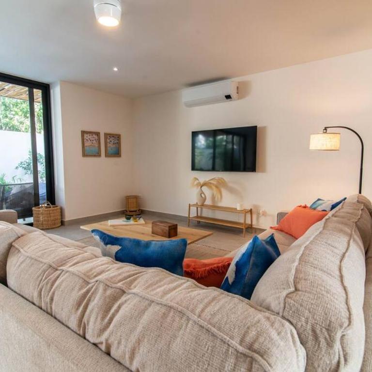 Beautiful 4BR, Up to 8 Guests, Private Pool, 10 min to Beach - Four-Bedroom House - 44