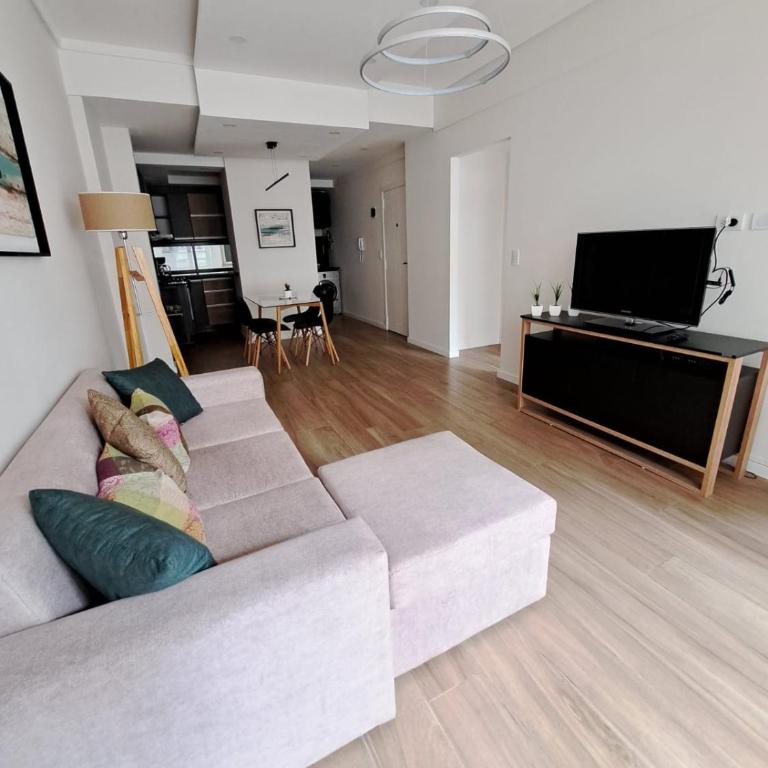 Zona Güemes. Departamento renovado, 2 ambientes. Excelente ubicación a dos cuadras de la playa - Apartamento de 1 dormitorio - 1