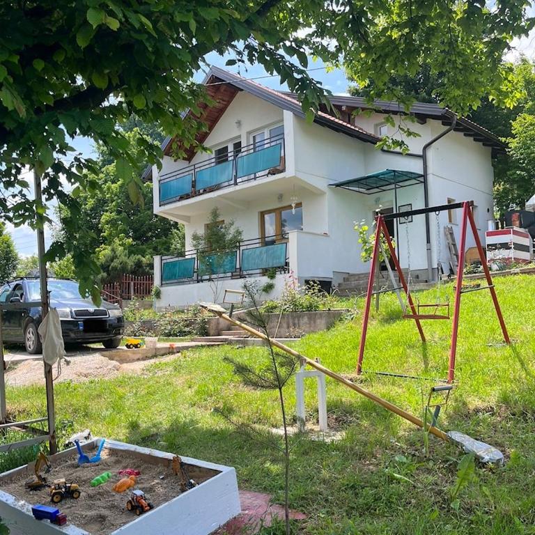 Villa Rose - Three-Bedroom House - 20