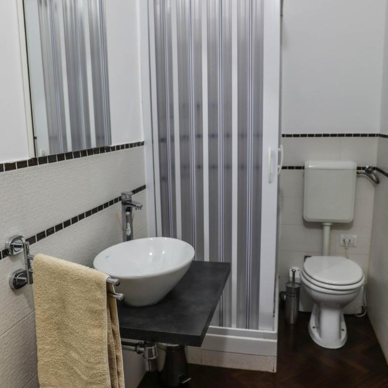 Vita Home - Double Room with Balcony - 8