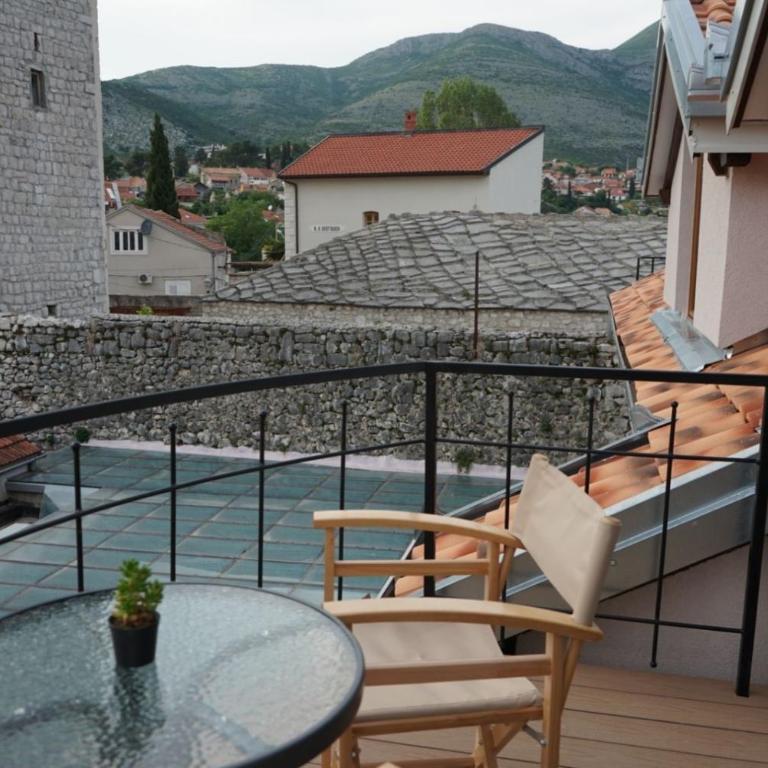 Hotel Restoran Humsko - Deluks Dvokrevetna Soba sa Bračnim Krevetom i Balkonom - 17