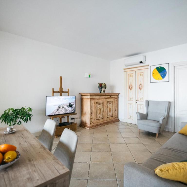 Taormina Casa Althea & Elite Apartments - Taormina Holidays - Three-Bedroom Apartment with Terrace (6 Adults) - 6
