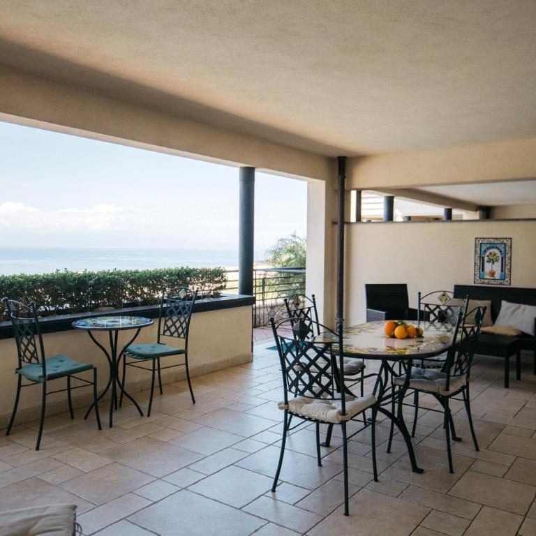 Taormina Casa Althea & Elite Apartments - Taormina Holidays - Three-Bedroom Apartment with Terrace (6 Adults) - 49