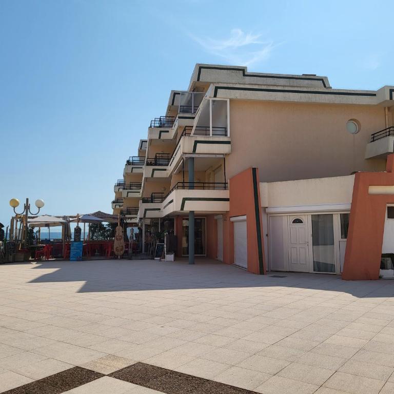 Appartement 56m2 climatisé accès direct plage et piscine - Apartamento de 1 dormitorio - 13